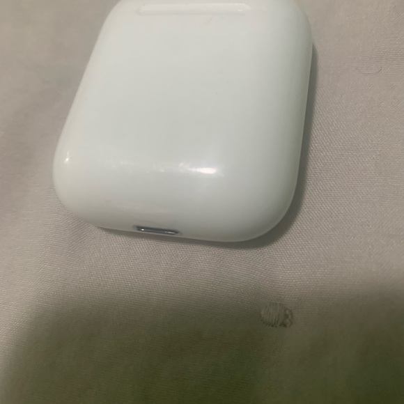 Used Airpods Charger Case With Cover Case - Picture 5 of 7